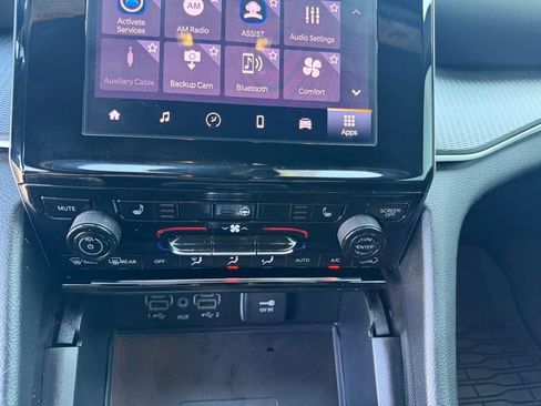 Used 2025 Jeep Grand Cherokee L Laredo RWD image 33