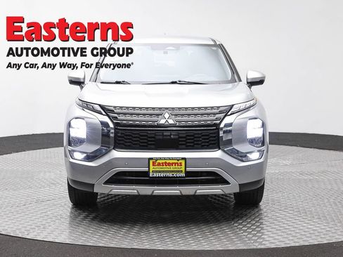 Used 2024 Mitsubishi Outlander SE FWD image 2