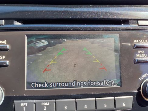 Used 2017 Nissan Rogue SV FWD image 5