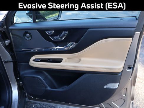 Used 2020 Lincoln Corsair Reserve image 13