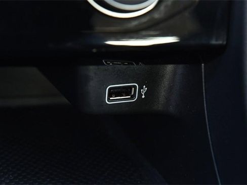 Used 2019 Volkswagen Jetta SE w/ Cold Weather Package image 16