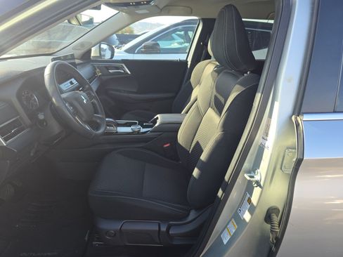 Used 2025 Mitsubishi Outlander ES FWD image 7