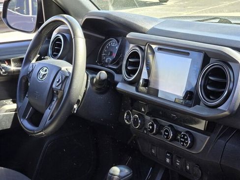 Used 2018 Toyota Tacoma TRD Off-Road image 24