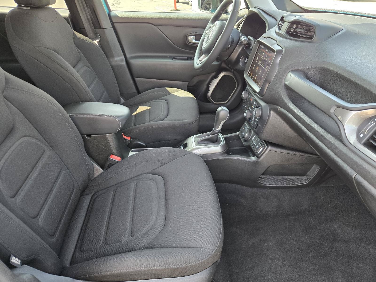 Used 2022 Jeep Renegade Latitude AWD/4WD image 34