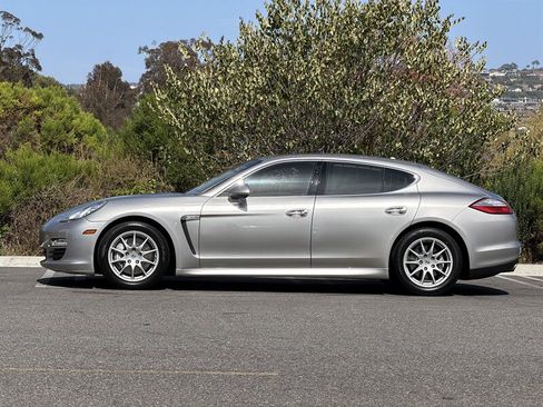 Used 2010 Porsche Panamera S RWD image 3