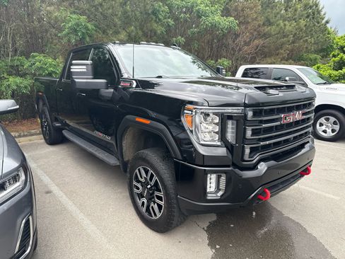 Used 2022 GMC Sierra 2500 AT4 w/ AT4 Preferred Package AWD/4WD image 2