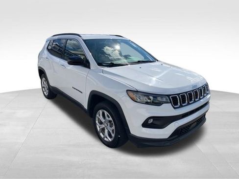 Used 2024 Jeep Compass Latitude AWD/4WD image 31