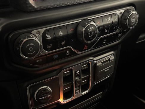 Used 2022 Jeep Wrangler Unlimited Sahara w/ Cold Weather Group image 40