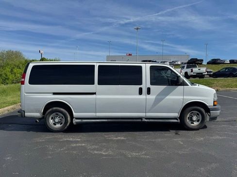 Used 2019 Chevrolet Express 3500 LT w/ LT Preferred Equipment Group RWD image 2