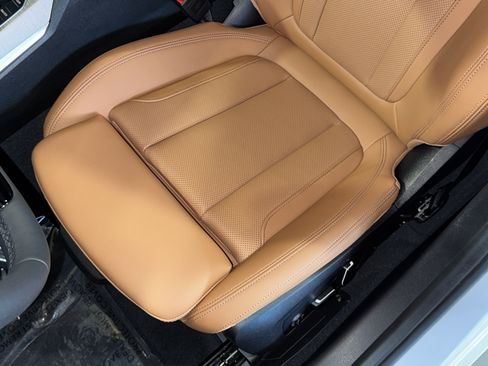 Certified 2025 BMW 330i Sedan w/ Convenience Package image 33