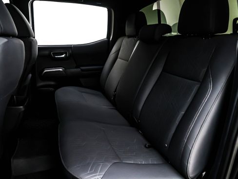 Used 2019 Toyota Tacoma TRD Sport image 7