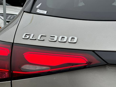 Used 2024 Mercedes-Benz GLC 300 w/ Winter Package image 27