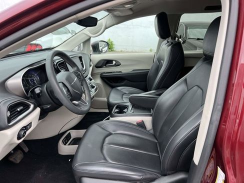 Certified 2023 Chrysler Pacifica Touring-L FWD image 14