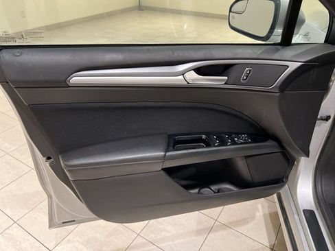 Used 2016 Ford Fusion SE FWD image 18