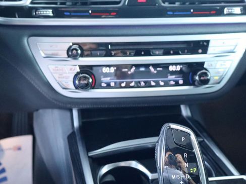 Used 2018 BMW 750i RWD image 21