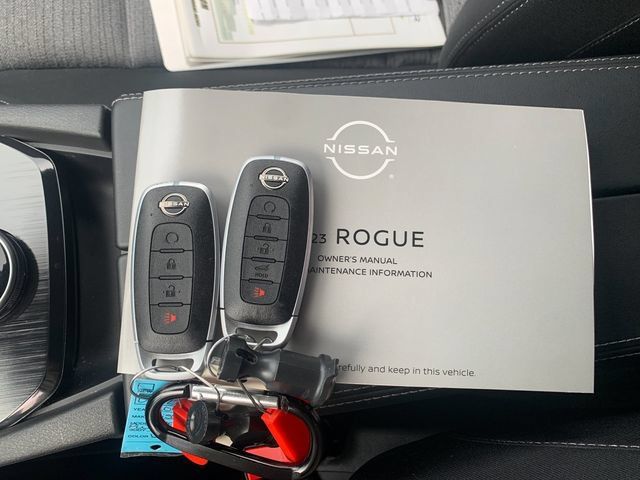 Used 2023 Nissan Rogue SV AWD/4WD image 9