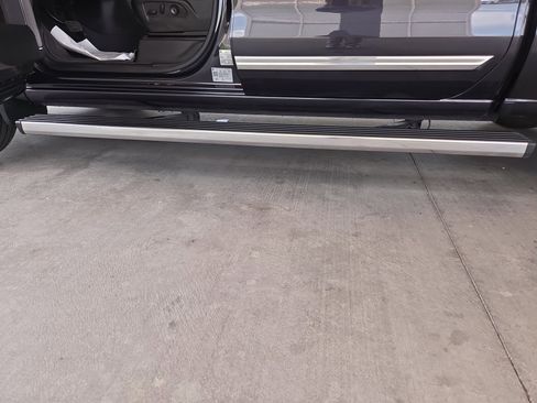 Used 2024 Chevrolet Silverado 1500 High Country w/ High Country Premium Package image 10