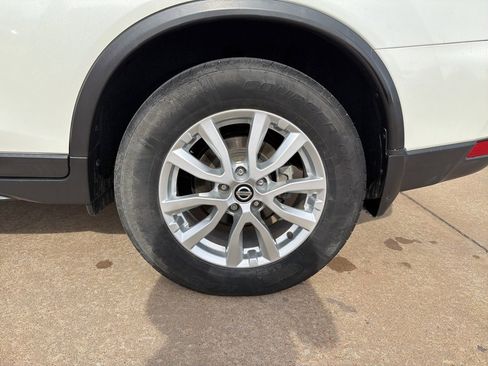 Used 2018 Nissan Rogue SV image 12