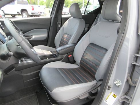 Used 2023 Nissan Kicks SR w/ SR Premium Package FWD image 17