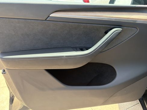 Used 2025 Tesla Model Y Long Range RWD image 10