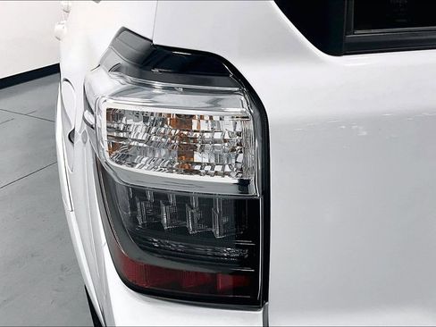 Used 2024 Toyota 4Runner SR5 AWD/4WD image 31
