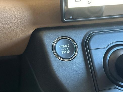 New 2026 Land Rover Defender 110 X-Dynamic SE AWD/4WD image 15