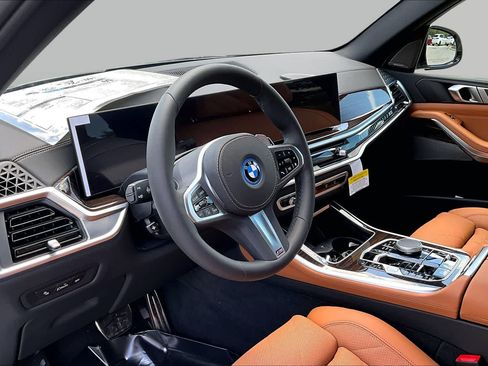New 2026 BMW X5 xDrive50e w/ M Sport Package AWD/4WD image 9