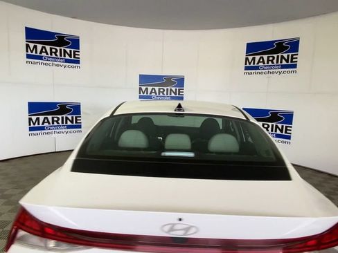 Used 2025 Hyundai Elantra Limited FWD image 9