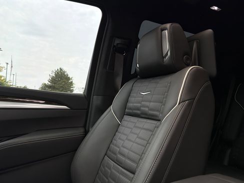 Used 2026 Cadillac Escalade Platinum Sport w/ LPO, Floor Liner Package AWD/4WD image 49