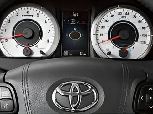 Used 2017 Toyota Sienna XLE w/ XLE Navigation Package FWD image 9