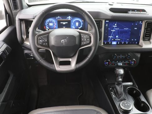 Used 2025 Ford Bronco Outer Banks image 13