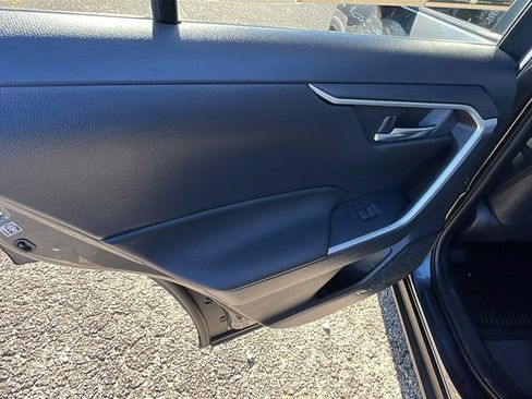 Used 2020 Toyota RAV4 XLE Premium image 21