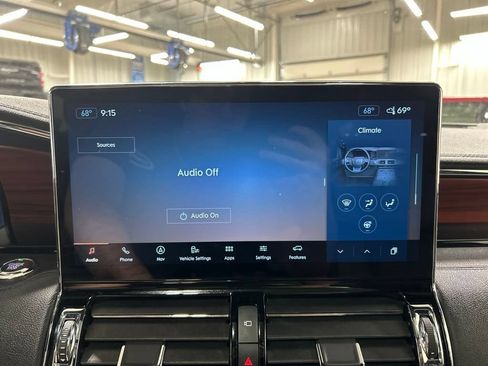 Certified 2024 Lincoln Navigator L Reserve AWD/4WD image 17