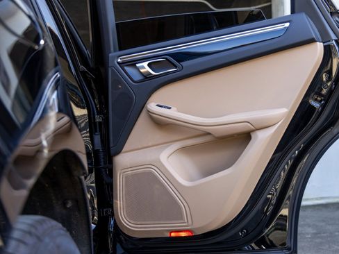 Certified 2025 Porsche Macan image 45