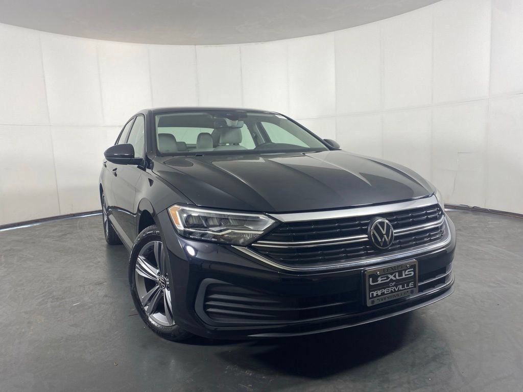 Used 2024 Volkswagen Jetta SE FWD image 4