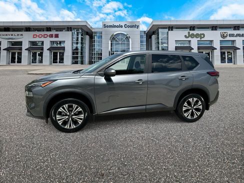 Used 2023 Nissan Rogue SV FWD image 4