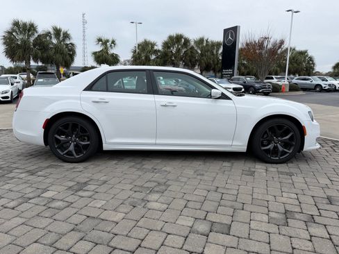 Used 2022 Chrysler 300 Touring L w/ Safetytec Plus Group image 7