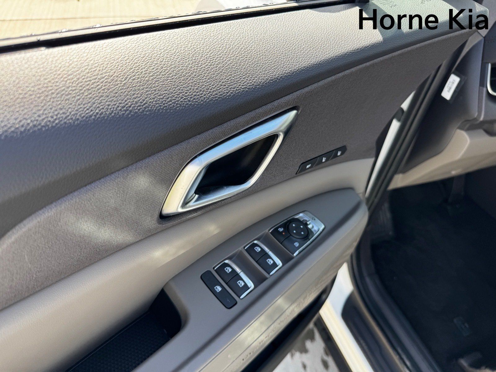 New 2026 Kia Carnival EX FWD image 10