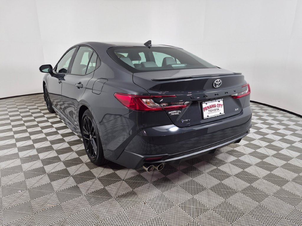 Used 2025 Toyota Camry SE FWD image 5