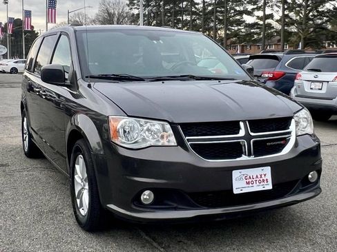 Used 2020 Dodge Grand Caravan SXT image 2