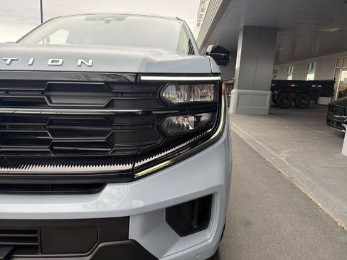 Certified 2025 Ford Expedition Active AWD/4WD image 4