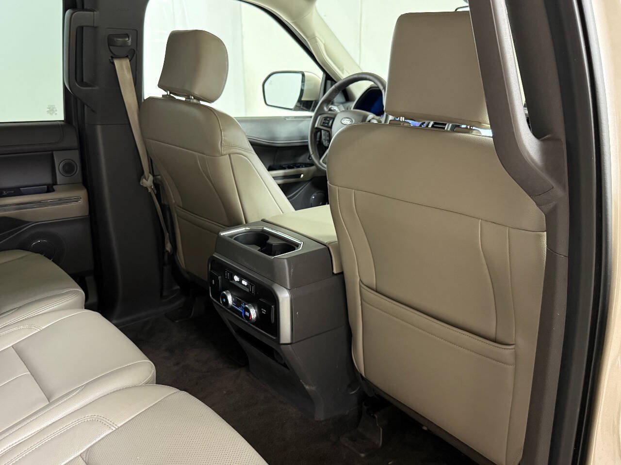 Used 2018 Ford Expedition XLT w/ Equipment Group 202A RWD image 33