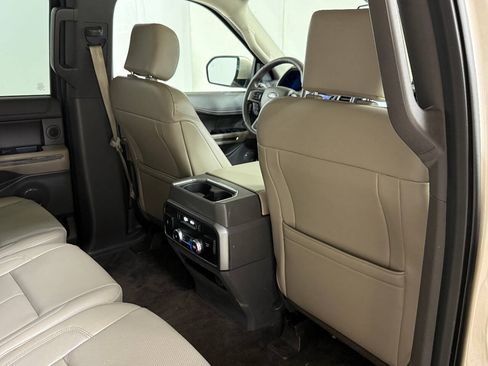 Used 2018 Ford Expedition XLT w/ Equipment Group 202A RWD image 33