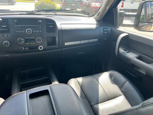 Used 2008 Chevrolet Silverado 2500 LT w/ 2LT Convenience Package image 14