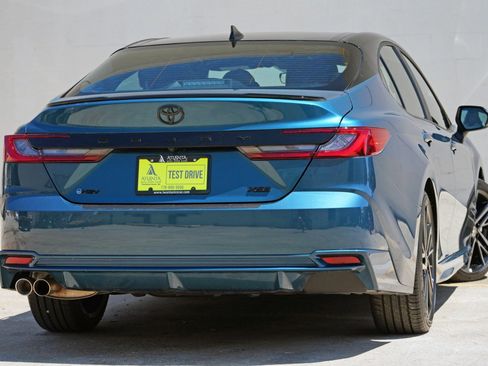 Used 2025 Toyota Camry XSE FWD image 4