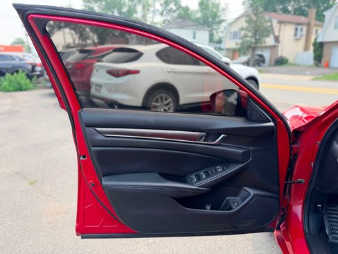 Used 2018 Honda Accord Sport image 11