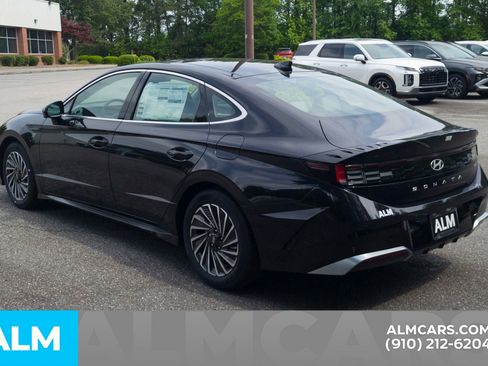 Used 2025 Hyundai Sonata Limited FWD image 9