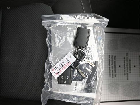 Used 2022 Chevrolet Colorado LT w/ LT Convenience Package image 9