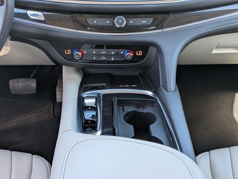 Used 2023 Buick Enclave Essence FWD image 21