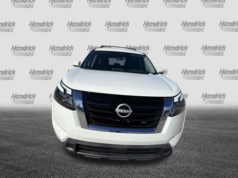 Used 2022 Nissan Pathfinder SV image 3